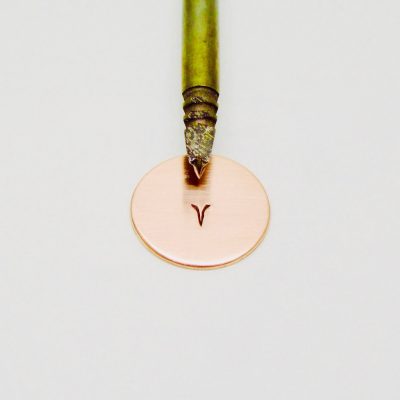 Curved V Single Stamp 818