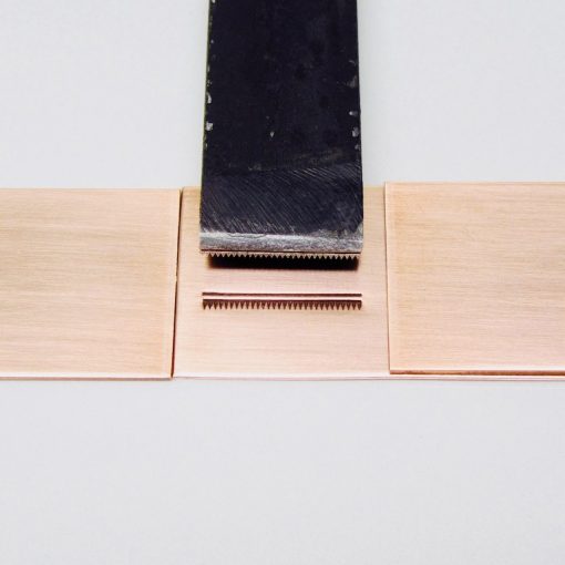 Straight Line with sharp teeth Border Stamp 734