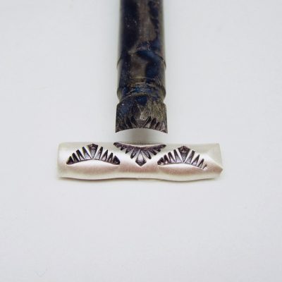 Spiked Triangle Design Sideway Half Round Wire Single Stamp 1638
