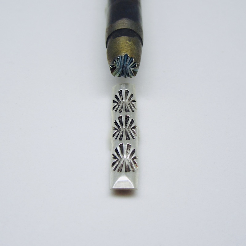  Round Burst Design Half Round Wire Single Stamp 1614