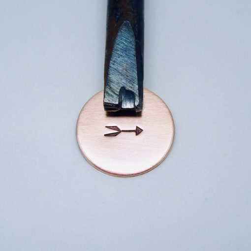 Plain Arrow Design Single Stamp 9516