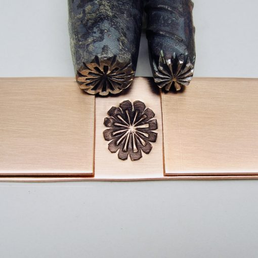 Oval Petal Concho Design Bumpout Stamp 18916