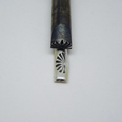 Long 8 Lined Shell Half Round Wire Single Stamp 1638