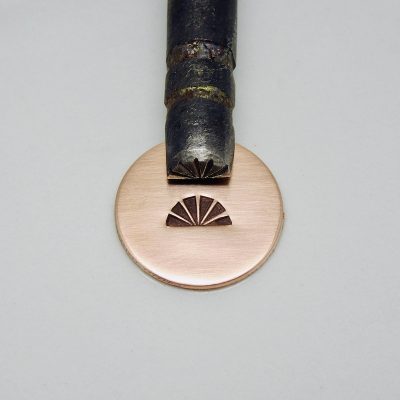 Flat 6 Ray Shell Design Single Stamp 2516